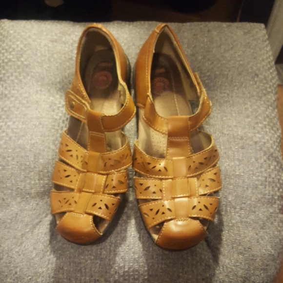 Sandals - Picture 3 of 3